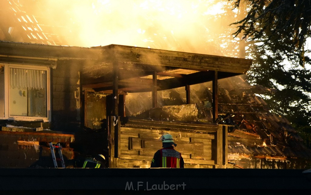 Grossfeuer Einfamilienhaus Siegburg Muehlengrabenstr P0736.JPG - Miklos Laubert